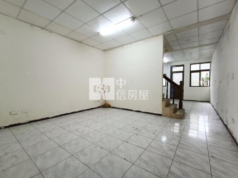 龍潭近渴望園區大地坪庭院透天房屋室內格局與周邊環境