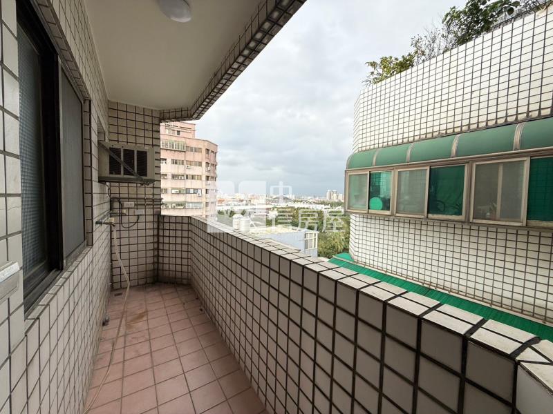 龍岡錢櫃大樓美裝三房房屋室內格局與周邊環境