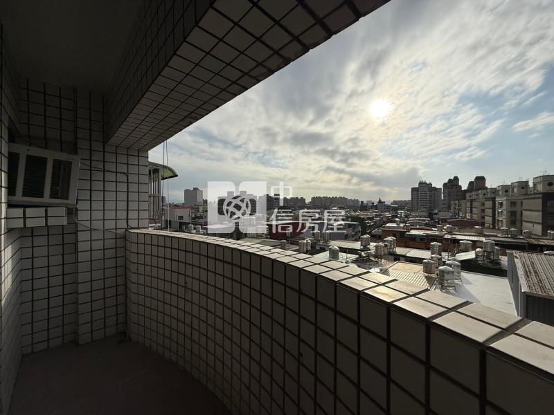 龍岡錢櫃大樓美裝三房房屋室內格局與周邊環境