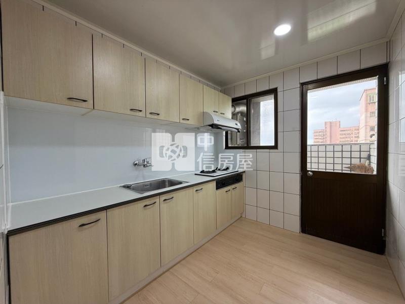 龍岡錢櫃大樓美裝三房房屋室內格局與周邊環境