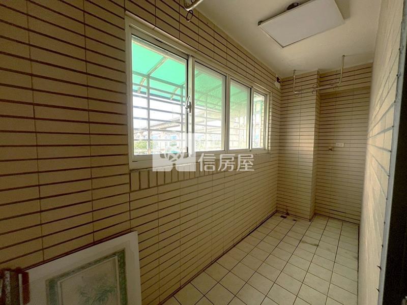 近交流道旁羅丹美墅透天房屋室內格局與周邊環境