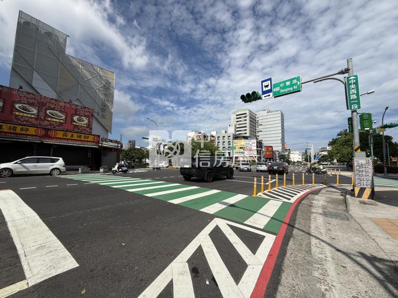 A22火車站電梯透天金店面房屋室內格局與周邊環境