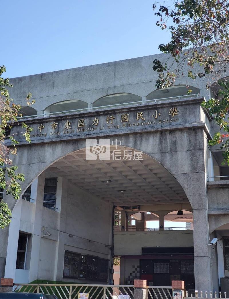 東區角間透店房屋室內格局與周邊環境