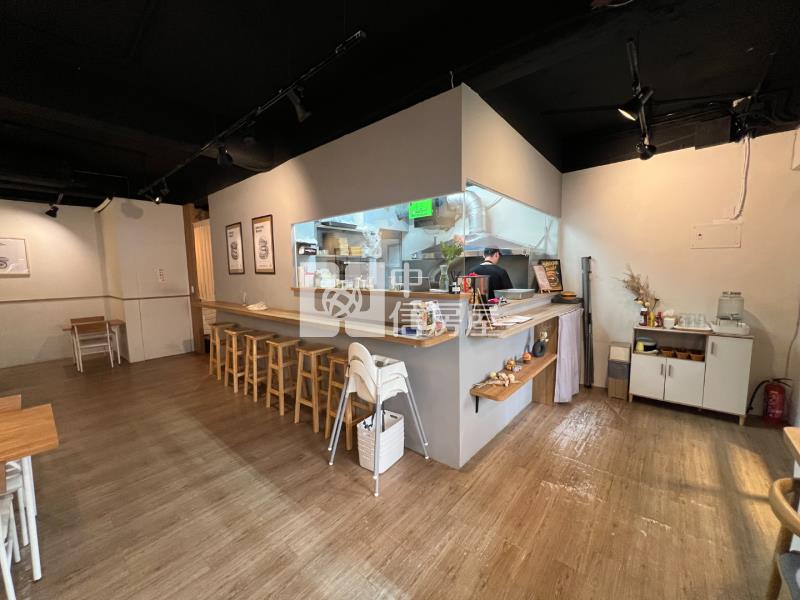 SOGO百貨-影城超值收租金店面房屋室內格局與周邊環境