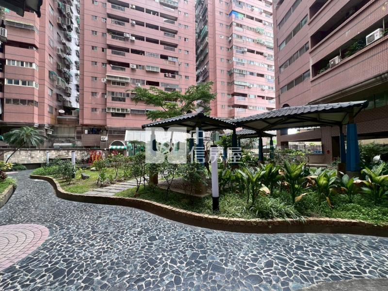 西區有浴缸套房房屋室內格局與周邊環境