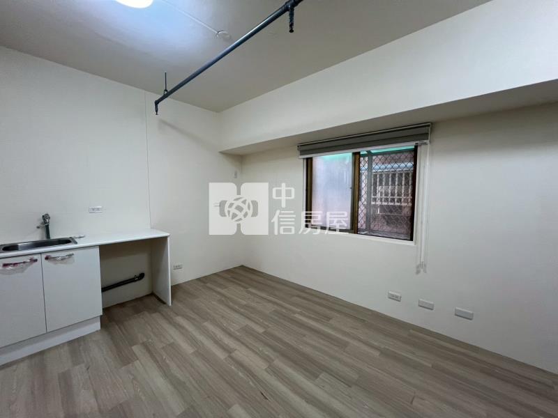 西區有浴缸套房房屋室內格局與周邊環境