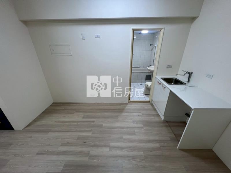西區有浴缸套房房屋室內格局與周邊環境