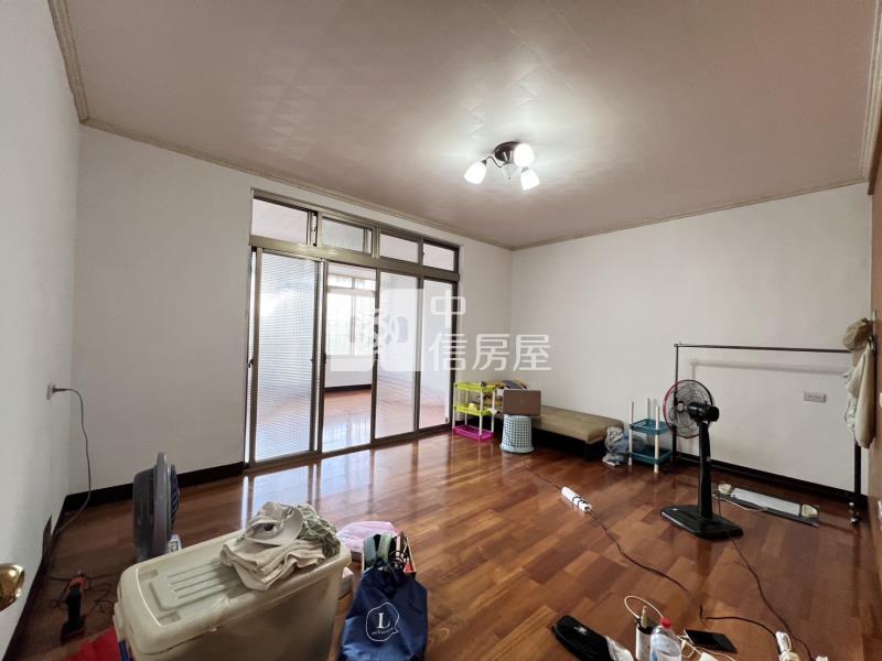 龍潭中興路商圈收租大透天房屋室內格局與周邊環境