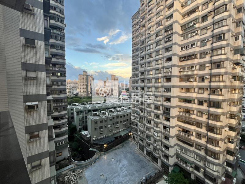中山醫6年屋高樓層大三房+B1平車美屋房屋室內格局與周邊環境