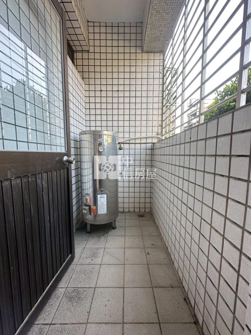 大里成功國中可隔孝親房車庫別墅房屋室內格局與周邊環境