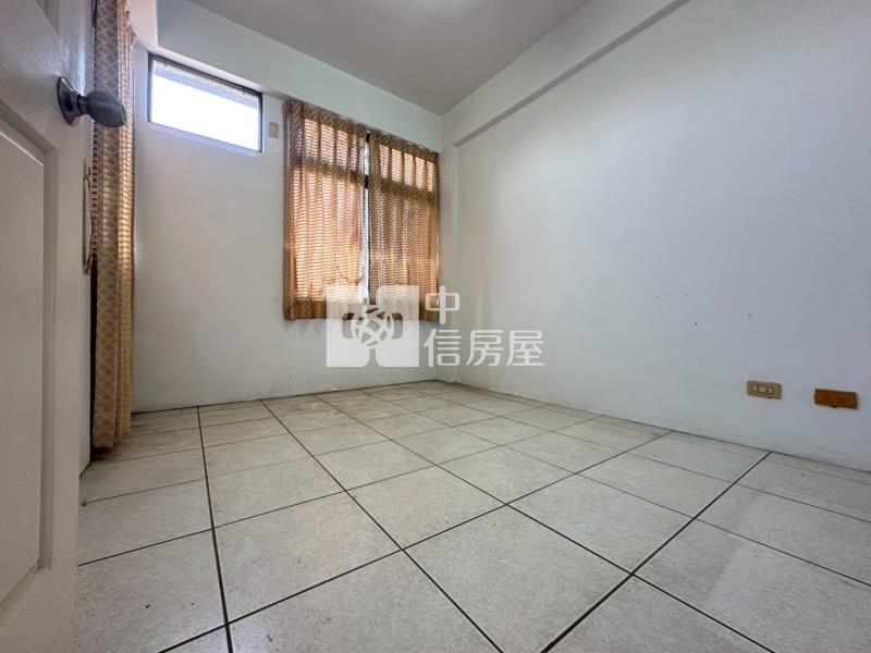 大里成功國中可隔孝親房車庫別墅房屋室內格局與周邊環境
