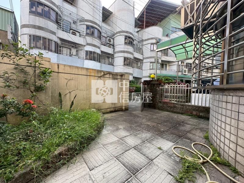大里成功國中可隔孝親房車庫別墅房屋室內格局與周邊環境