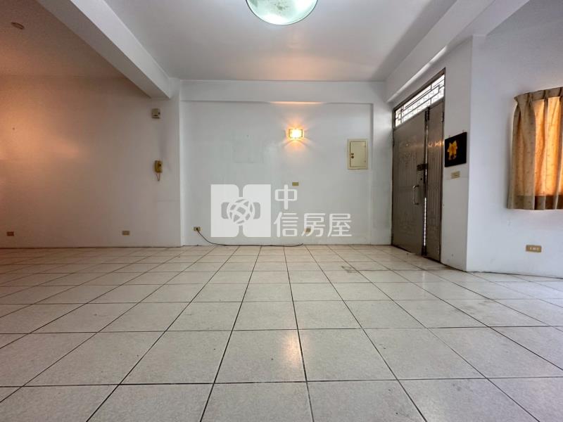 大里成功國中可隔孝親房車庫別墅房屋室內格局與周邊環境