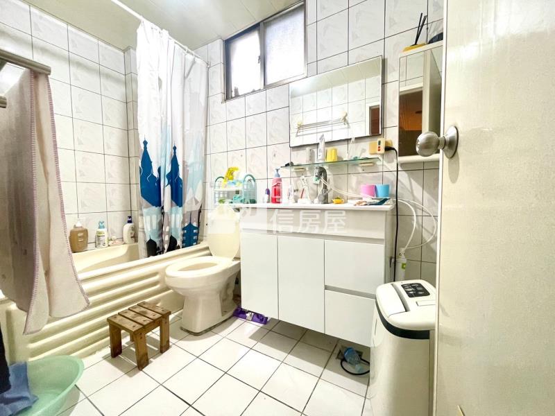 仁德待整修RC豪墅加百坪農房屋室內格局與周邊環境