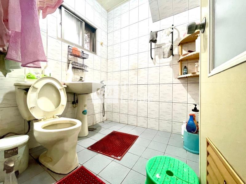 仁德待整修RC豪墅加百坪農房屋室內格局與周邊環境