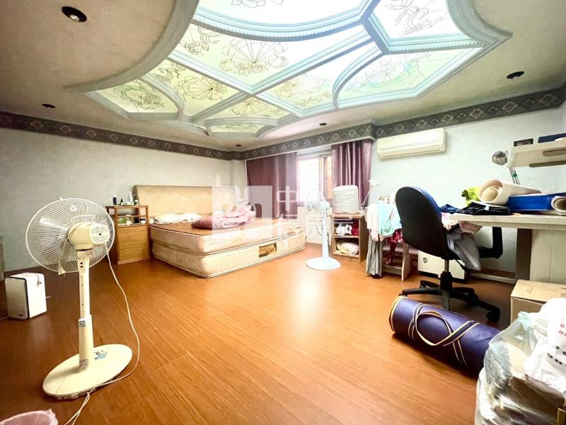 仁德待整修RC豪墅加百坪農房屋室內格局與周邊環境