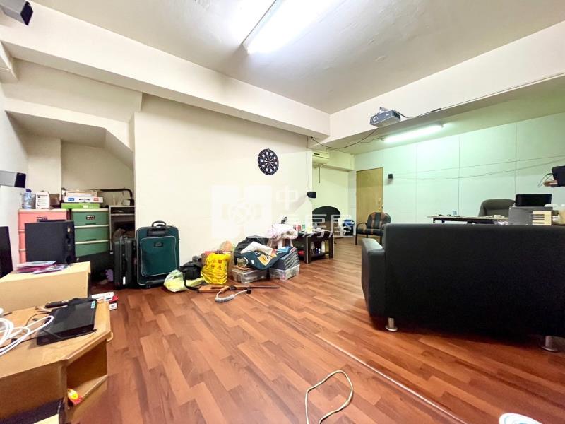 仁德待整修RC豪墅加百坪農房屋室內格局與周邊環境