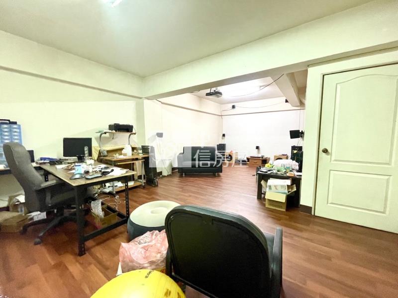 仁德待整修RC豪墅加百坪農房屋室內格局與周邊環境