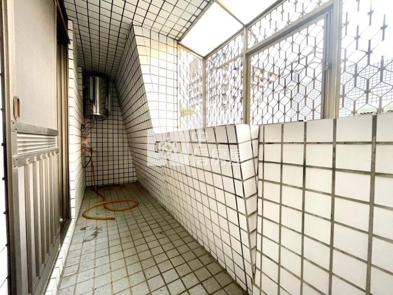 仁德待整修RC豪墅加百坪農房屋室內格局與周邊環境