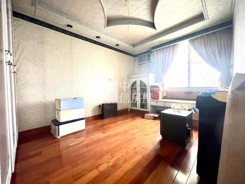 仁德待整修RC豪墅加百坪農房屋室內格局與周邊環境