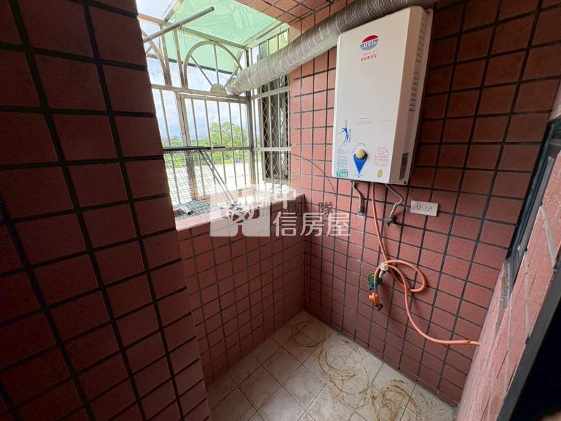 龍岡忠貞華廈3房房屋室內格局與周邊環境