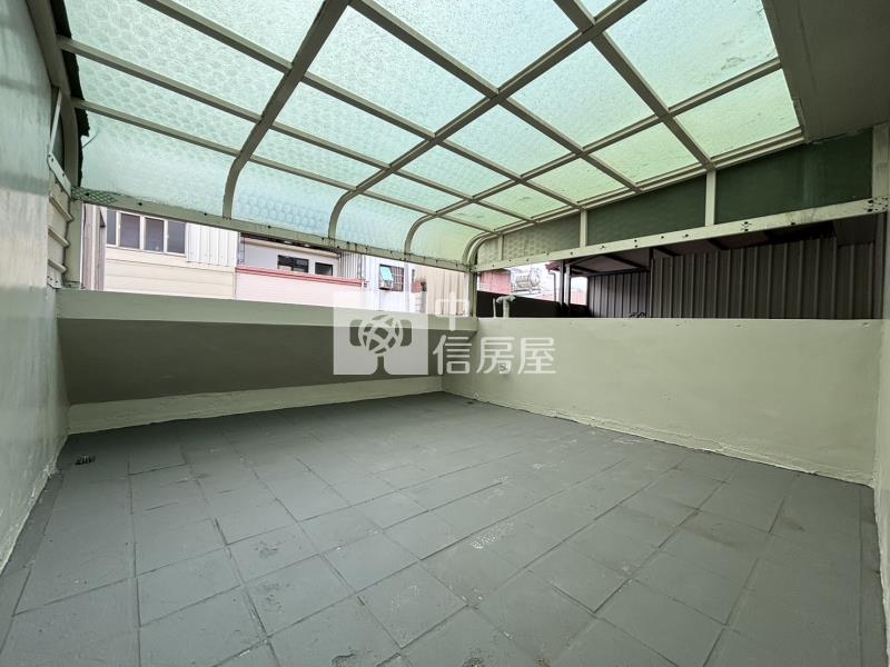 長億高中臨路裝潢美透天A房屋室內格局與周邊環境
