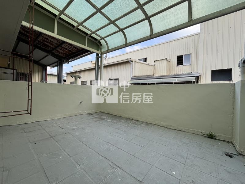 長億高中臨路裝潢美透天A房屋室內格局與周邊環境