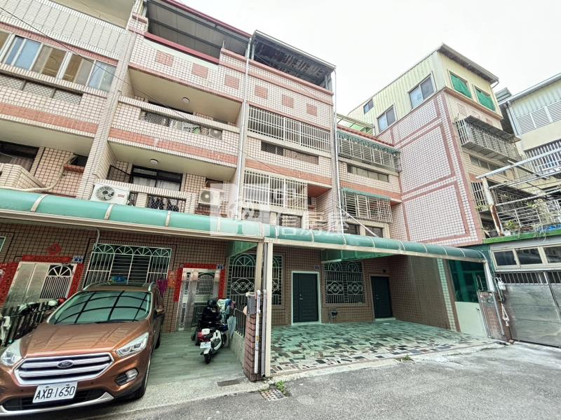 長億高中臨路裝潢美透天A房屋室內格局與周邊環境