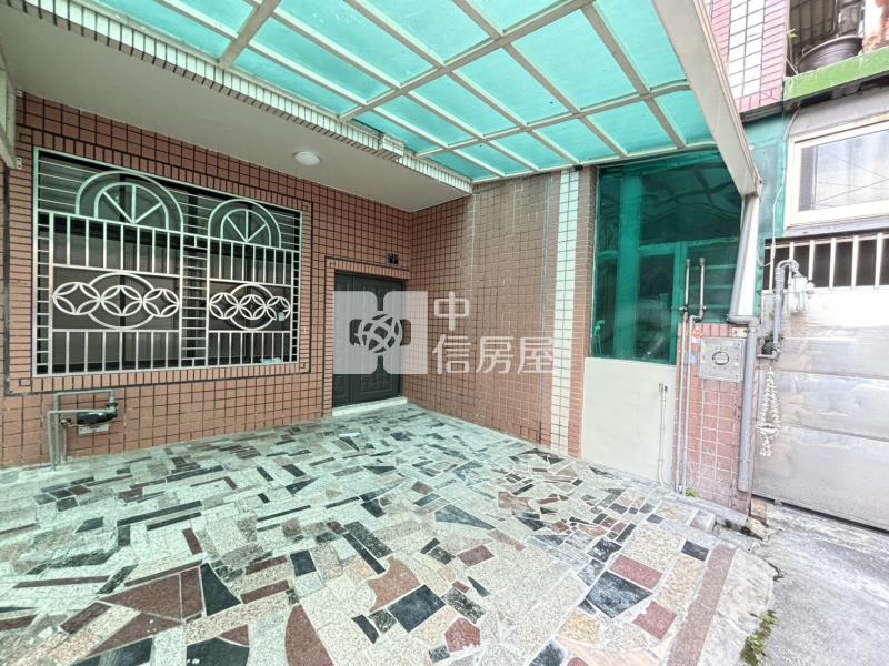長億高中臨路裝潢美透天A房屋室內格局與周邊環境