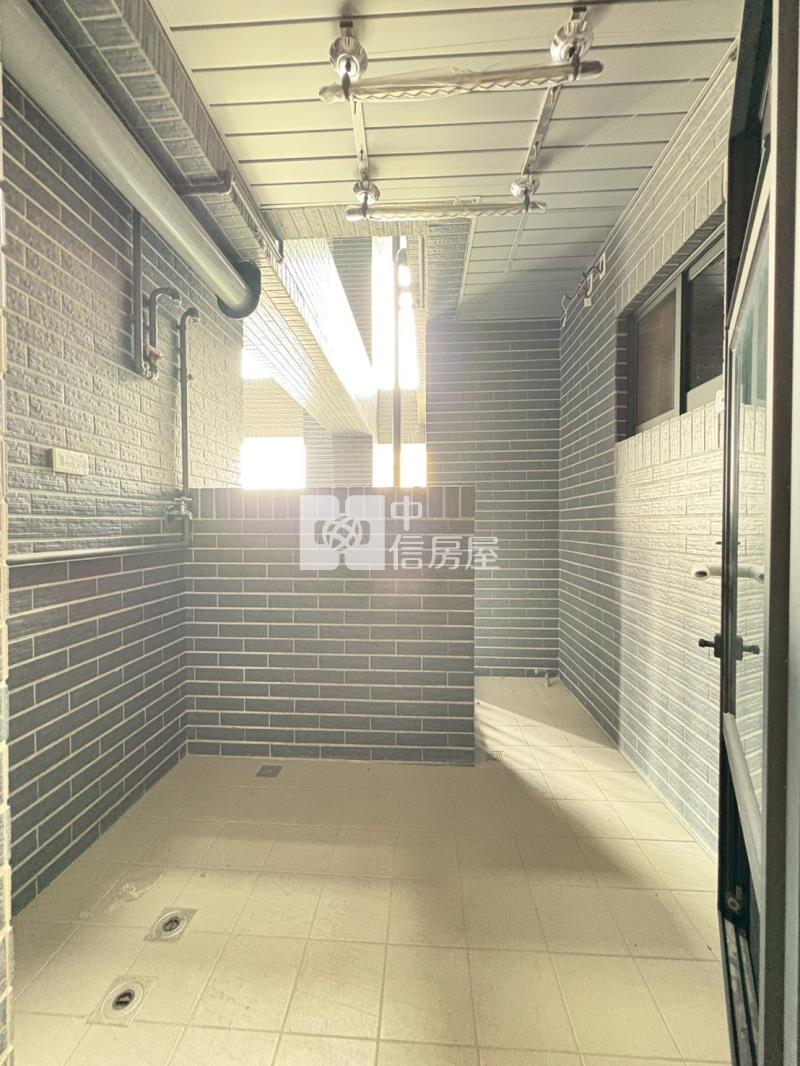 昂峰聚羨岱全新未住四房雙平車房屋室內格局與周邊環境