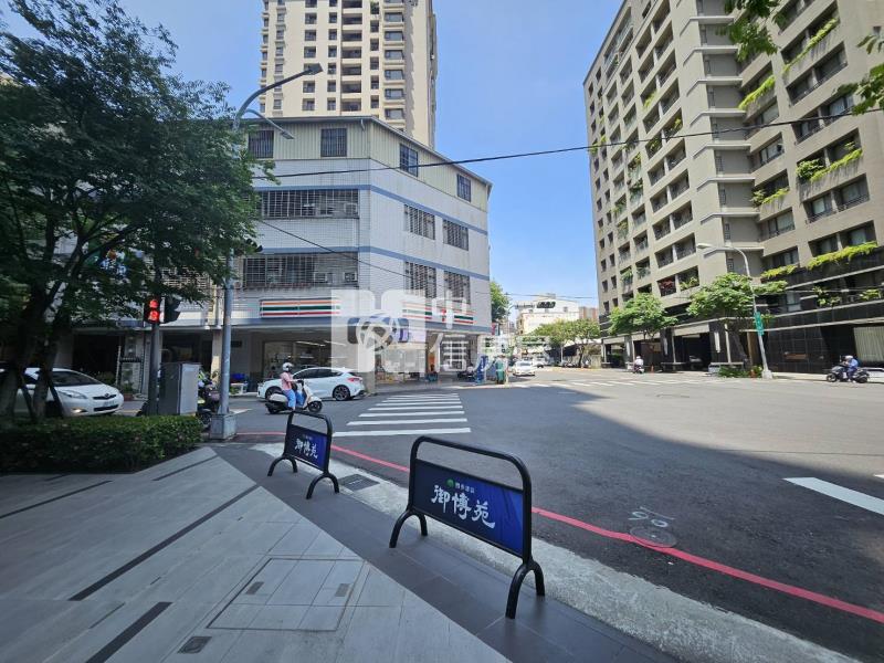 御博苑氣勢挑高店面房屋室內格局與周邊環境