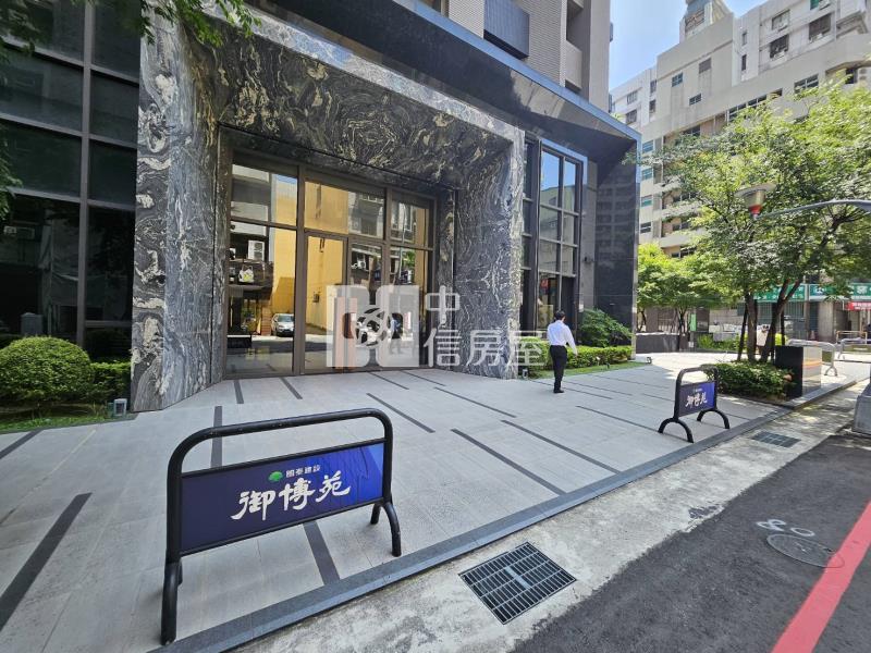御博苑氣勢挑高店面房屋室內格局與周邊環境