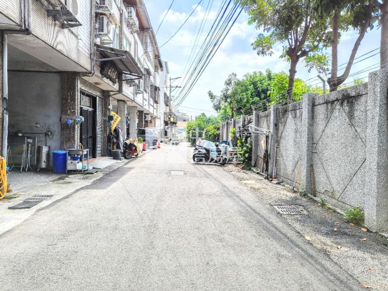 太平雙透天@8米大面寬.大空間.店住合一@.可停多台車.房屋室內格局與周邊環境