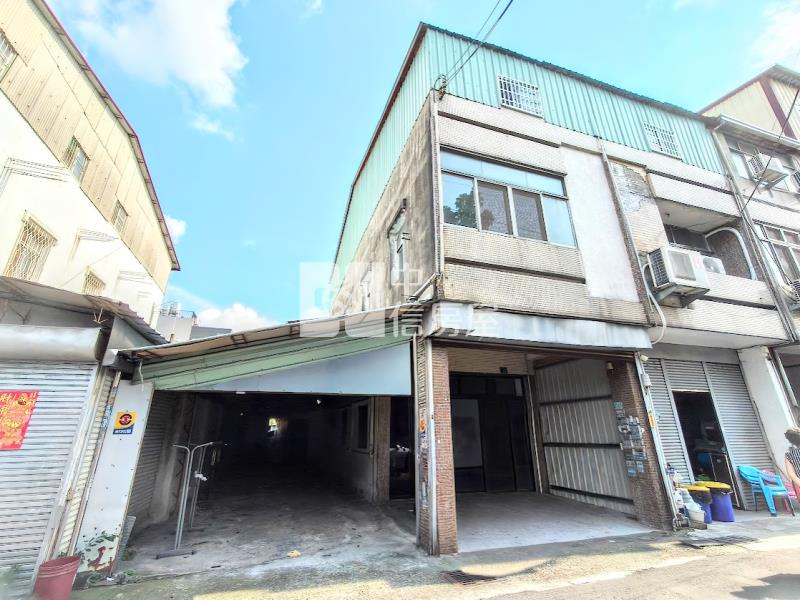 太平雙透天@8米大面寬.大空間.店住合一@.可停多台車.房屋室內格局與周邊環境