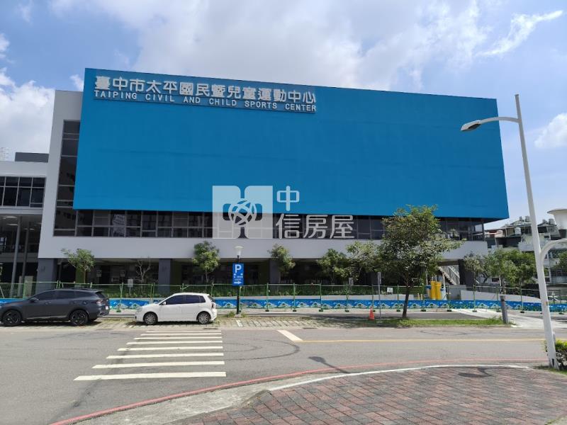 太平雙透天@8米大面寬.大空間.店住合一@.可停多台車.房屋室內格局與周邊環境