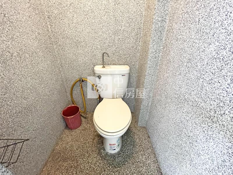 市場稀有正忠明路臨路透店房屋室內格局與周邊環境