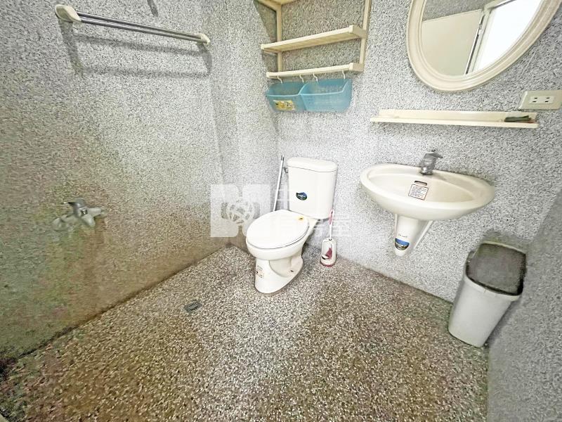 市場稀有正忠明路臨路透店房屋室內格局與周邊環境