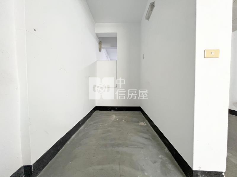 市場稀有正忠明路臨路透店房屋室內格局與周邊環境