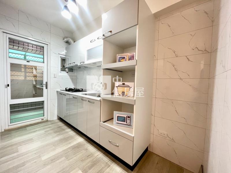 新化中正路整新舒適三房平車房屋室內格局與周邊環境