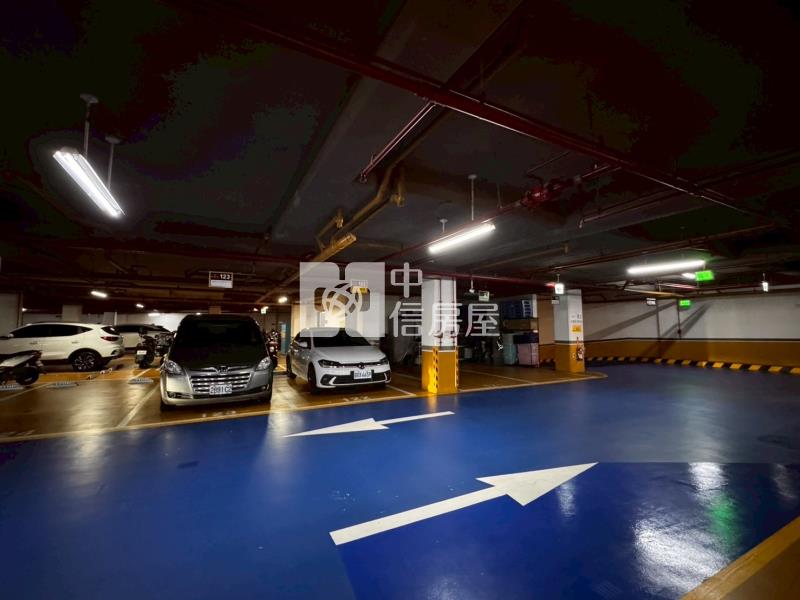 【奔馳】星晴天露臺2房車房屋室內格局與周邊環境