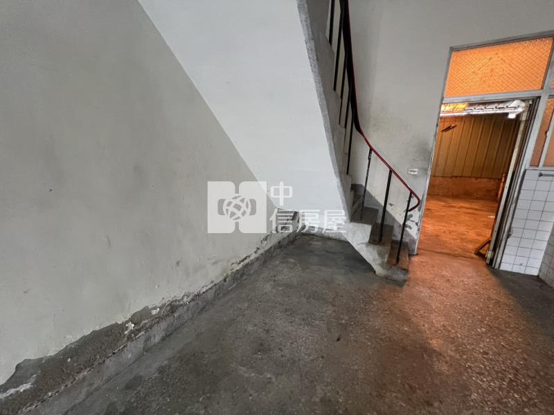 (專)台中大里美群國小透天店面房屋室內格局與周邊環境
