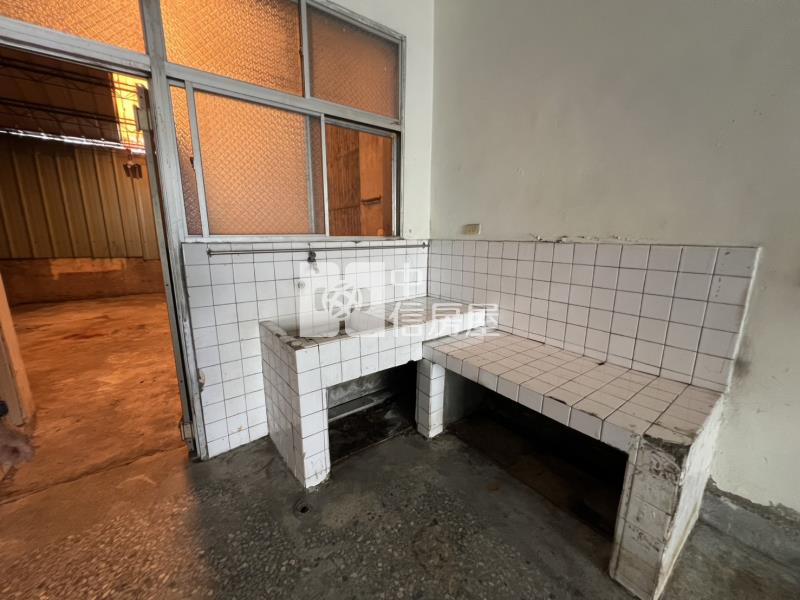 (專)台中大里美群國小透天店面房屋室內格局與周邊環境
