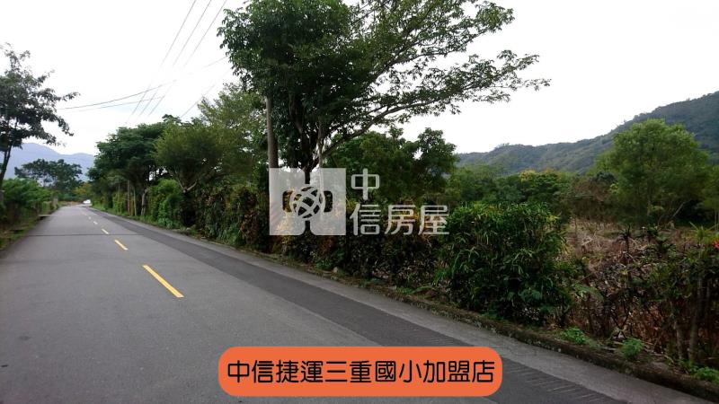 鹿野開心農場休閒民宿房屋室內格局與周邊環境