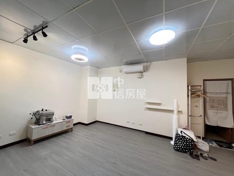 體育園區稀有小店面房屋室內格局與周邊環境