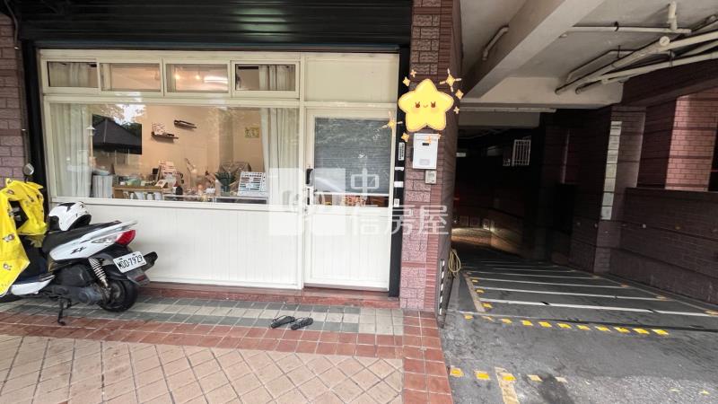 體育園區稀有小店面房屋室內格局與周邊環境