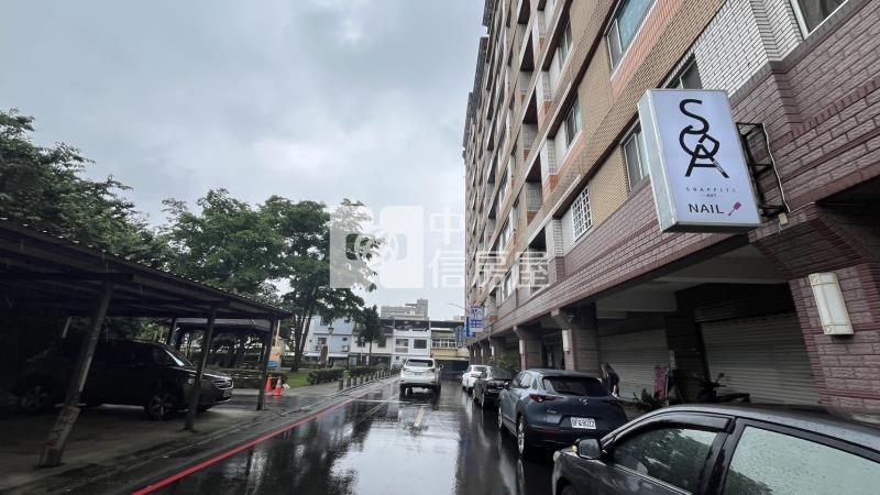 體育園區稀有小店面房屋室內格局與周邊環境
