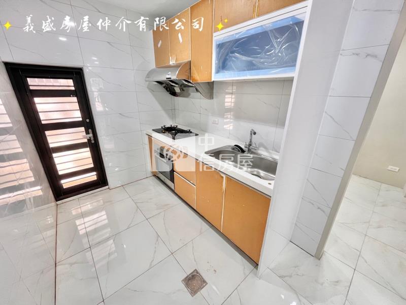 育達高中整新前院停車透天房屋室內格局與周邊環境