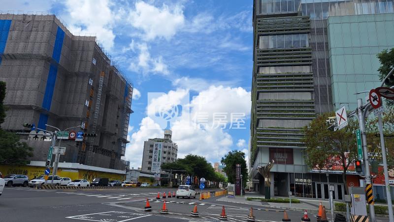 南紡夢時代平實芳鄰店住房屋室內格局與周邊環境