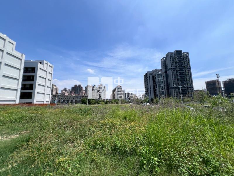 十四期方正臨30米路住1-1建地房屋室內格局與周邊環境