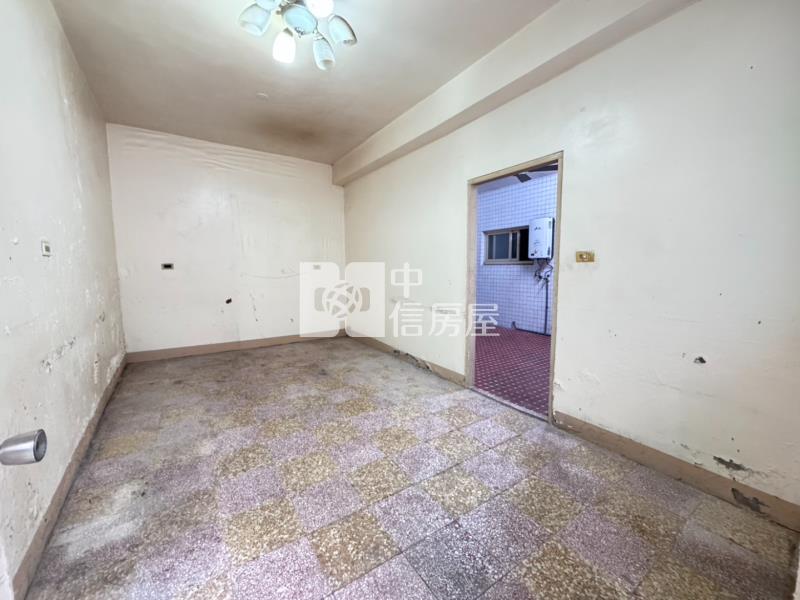 專任★桃園 南門國小旁 透天厝 (屋況需整理)房屋室內格局與周邊環境